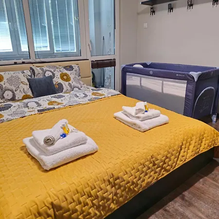 Mladost Sofia, Close To Metro Station And Center شقة